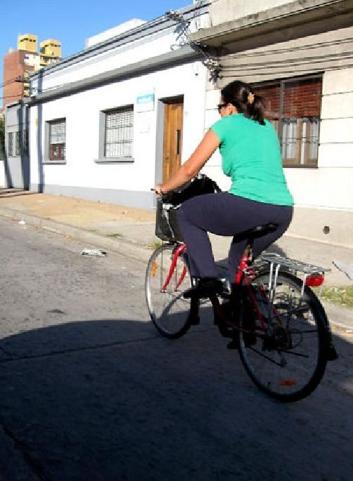mujer bicicleta