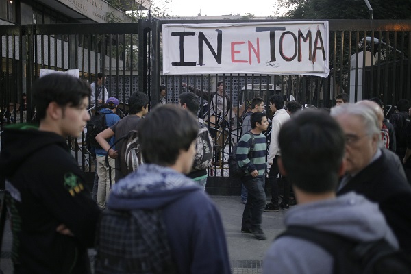 Estudiantes se vuelven a tomar Instituto Nacional