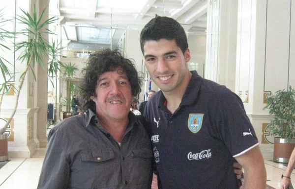Juan Araya con Luis Suarez