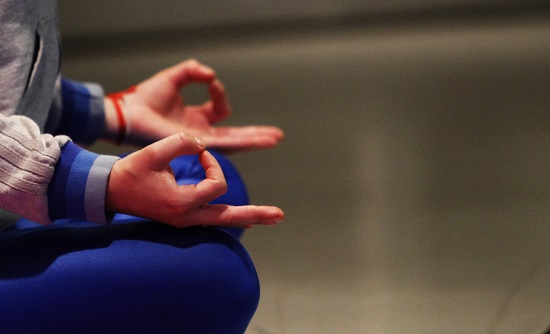 Metro inicia clases de yoga para sus usuarios