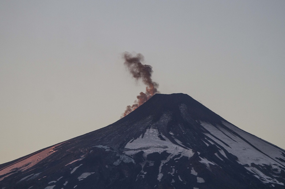 Volcan Villarica tras hacer Erupción