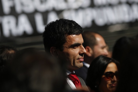 06 de Mayo de 2015/SANTIAGO El Fiscal Carlos Gajardo durante la protesta de los Fiscales en el centro de Justicia, en el marco de la movilización Nacional de la Asociación de Fiscales. FOTO: PABLO VERA LISPERGUER/AGENCIAUNO