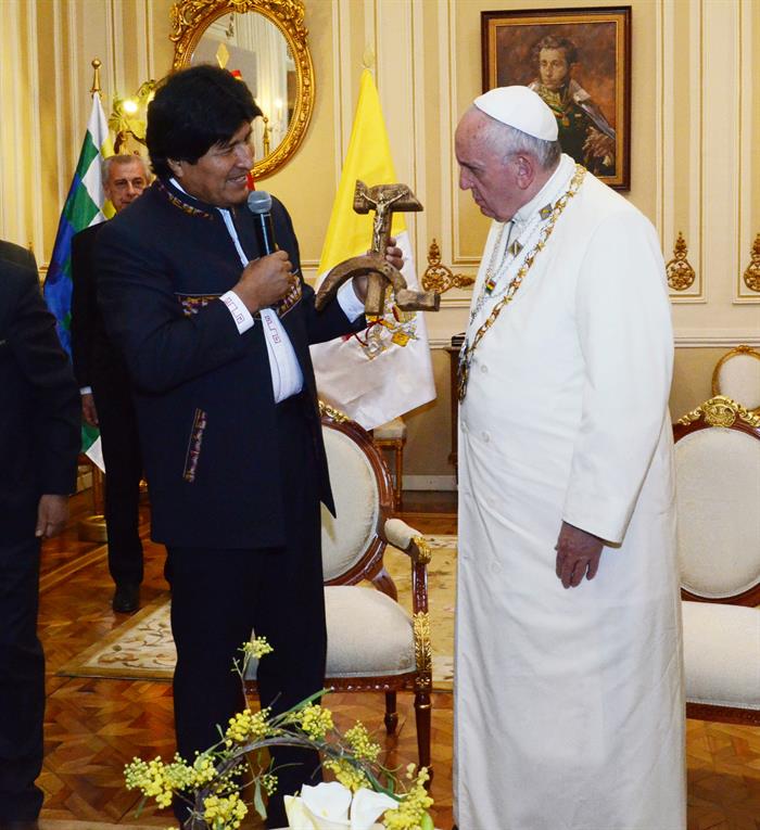 Papa Francisco Evo Morales Crucifijo EFE
