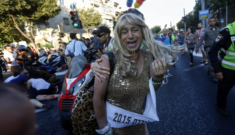puñalada gay parade israel (10)