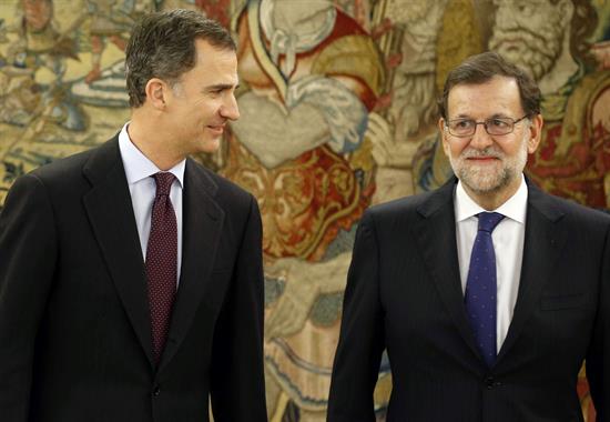 Rey Felipe y Rajoy EFE