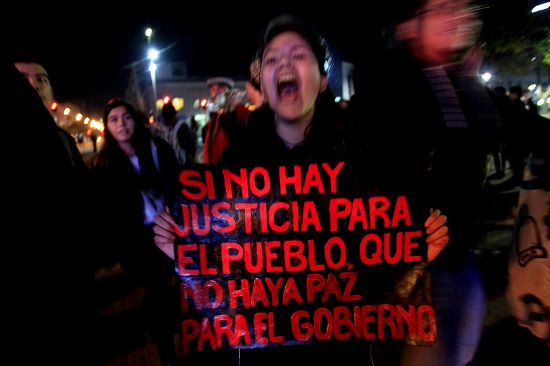 09 de Mayo 2016/CONCEPCION Cerca de dos mil personas marcharon  por el centro de Concepción para manifestar su apoyo a la crisis que viven los pescadores y habitantes de Chiloé, debido a la marea roja. FOTOS: MARIBEL FORNEROD/AGENCIAUNO