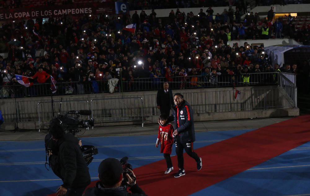 03 de Julio de 2016/SANTIAGO  Jugadores  en el Estadio Nacional previo al homenaje que se llevara a cabo para festejar y saludar a los jugadores de la Selección Chilena tras la obtención de la Copa Centenario  FOTO:MARIO DAVILA/AGENCIAUNO