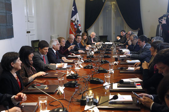 11 de Julio de 2016/SANTIAGO La Presidenta Michelle Bachelet encabeza Consejo de Gabinete ministerial, en la Sala Consejo Gabinete del Palacio de La Moneda. FOTO:CRISTOBAL ESCOBAR/AGENCIAUNO