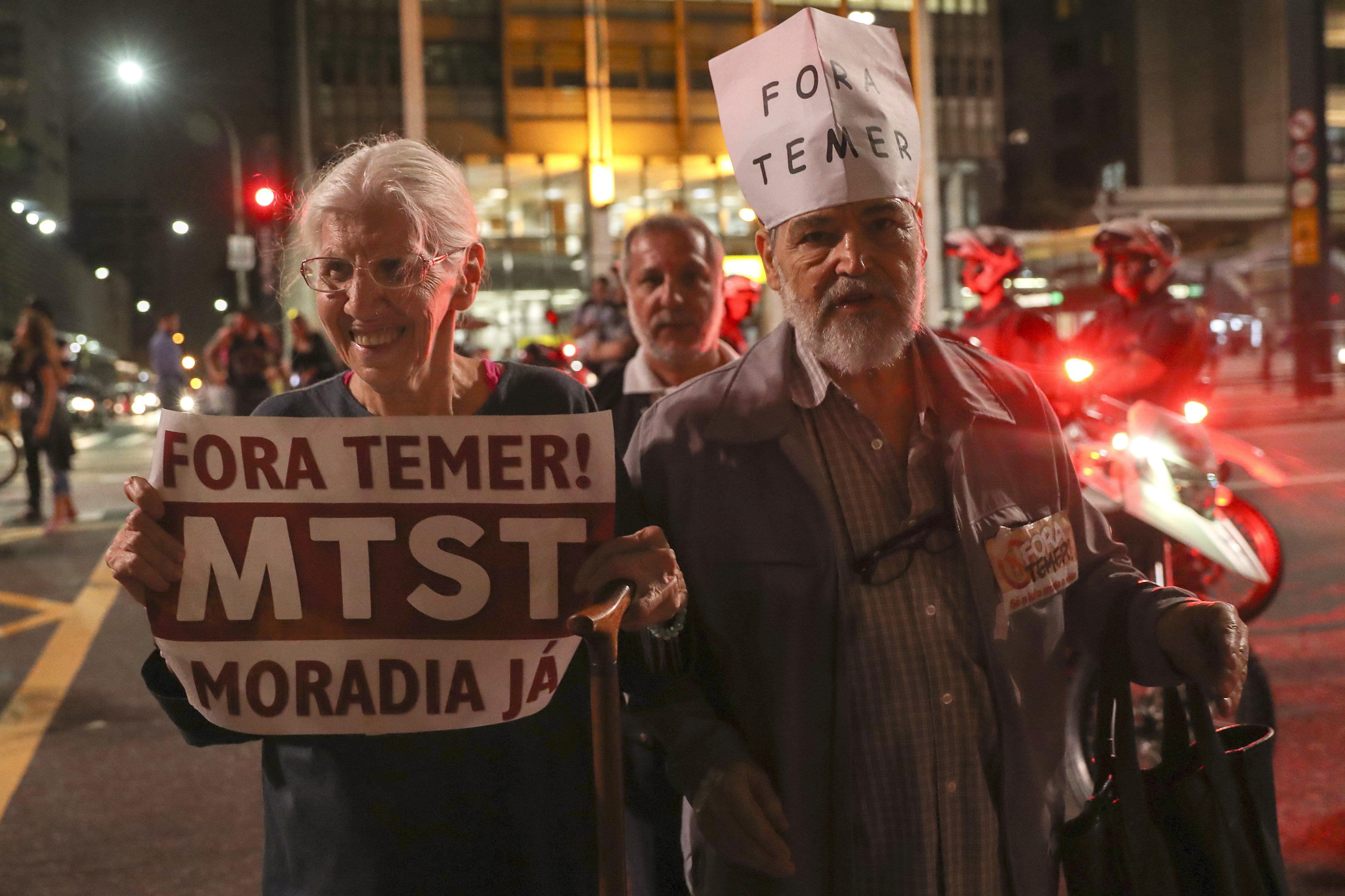 Protesta a favor de Rousseff en las principal vías de Sao Paulo