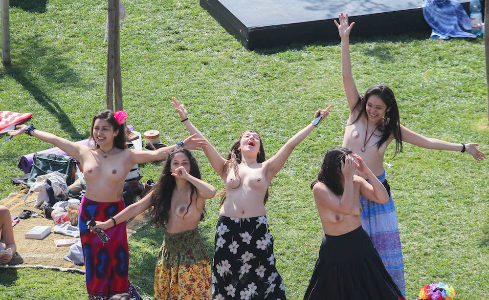 28 agosto 2016/Valparaiso Encuentro de mujeres en Topless se realiza en el Parque Cultural de Valparaiso, actividad por los derechos de la mujer y la igualdad de género. FOTO:YVO SALINAS/AGENCIAUNO