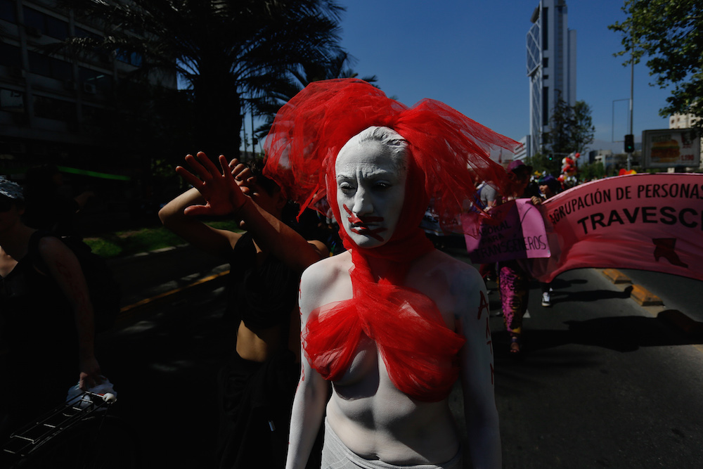 24 de Septiembre del 2016/SANTIAGO Cientos de personas participaron de una  nueva versión de la Marcha del Frente de la Diversidad Sexual, “por el reconocimiento de Derechos Filiativos y la aprobación de una ley de identidad de género para las personas transexuales"   FOTO:FRANCISCO FLORES SEGUEL/AGENCIAUNO