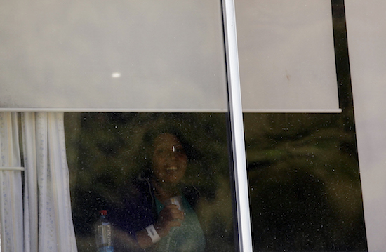 19 Octubre 2016/CONCEPCION Comunera mapuche Lorenza Cayuhan, quien habria sido engrillada antes y durante el momento del parto de su hija, por personal de gendarmeria. En la fotografia Lorenza desde su habitacion FOTO:JUAN GONZALEZ/AGENCIAUNO