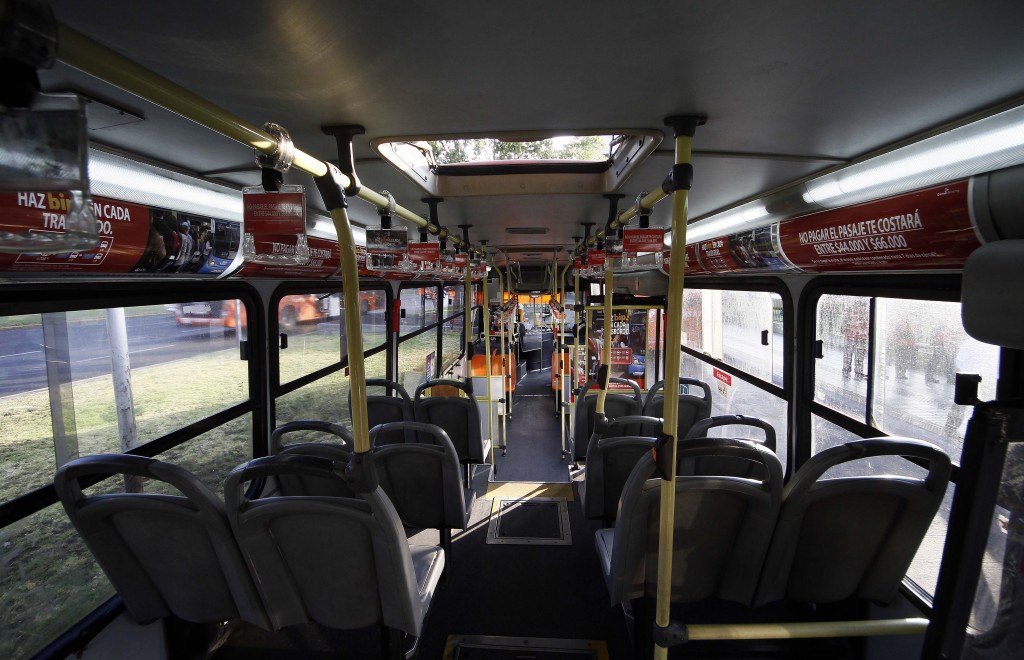 Lanzan campaña para evitar evasion en buses del Transantiago