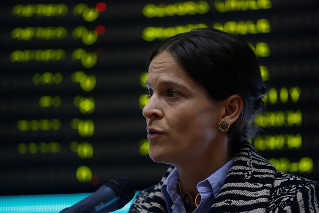 Renuncia la primera mujer directora de la Bolsa de Santiago y responsabiliza a élite por crisis social