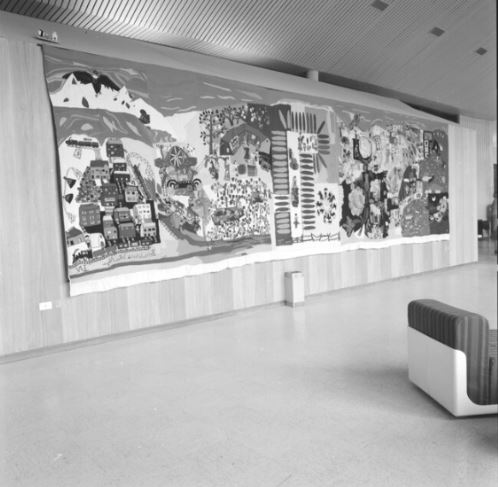 La imagen muestra el bordado en el edificio UNCTAD durante los años 1970.