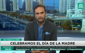 Rodrigo Sepúlveda conduciendo el noticiero de Mega