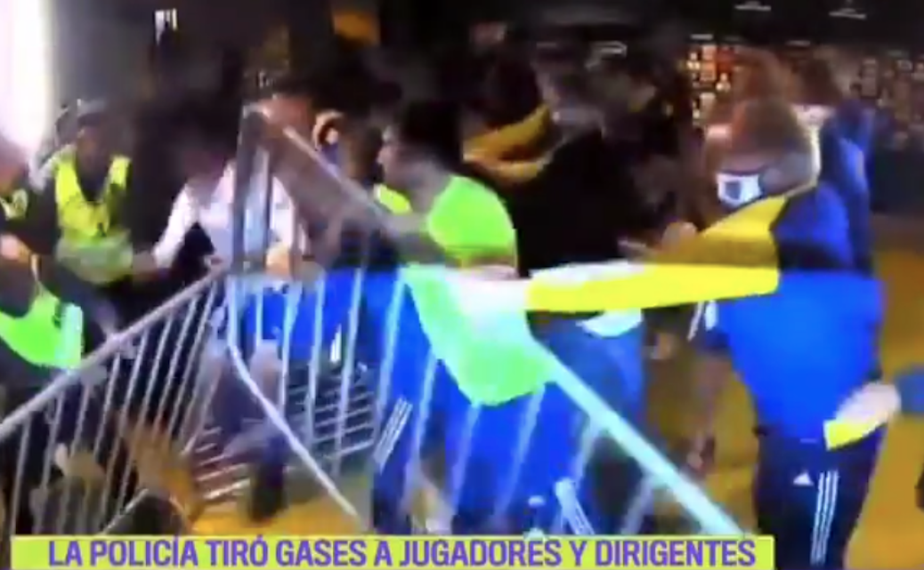 Jugadores de Boca Juniors se enfrentaron a la policía brasileña tras ser eliminados de la Copa Libertadores