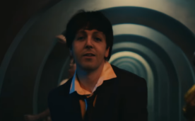 Paul McCartney rejuvenece décadas en un nuevo videoclip junto a Beck