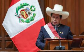 Pedro Castillo hablando durante la ceremonia de toma como nuevo presidente de Perú