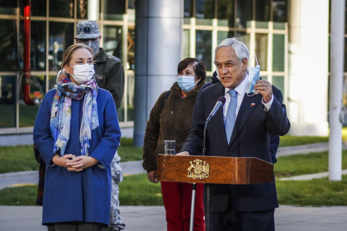 Este martes, el presidente Sebastián Piñera anunció que Chile brindará ayuda y asilo a siete activistas afganas de DD.HH. y a sus familias.