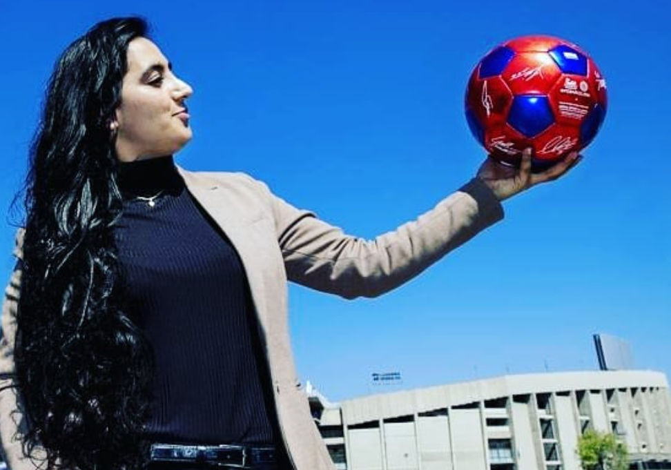 La ex capitana de la selección de fútbol femenino de Afganistán, Khalida Popal, le envió un fuerte mensaje a sus compañeras, aconsejándoles cerrar sus redes sociales y sus identidades.