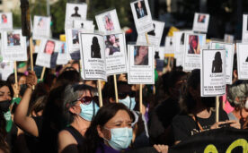 Se realiza en la Plaza de Dignidad la marcha contra la violencia a la mujer