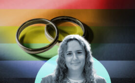 La imagen muestra a Alessia Injoque frente a la bandera LGBT y dos anillos