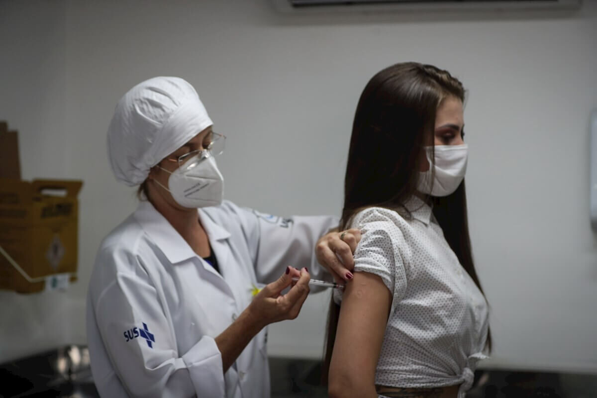 Suprema exige certificado de vacunación a extranjeros que ingresen a Brasil