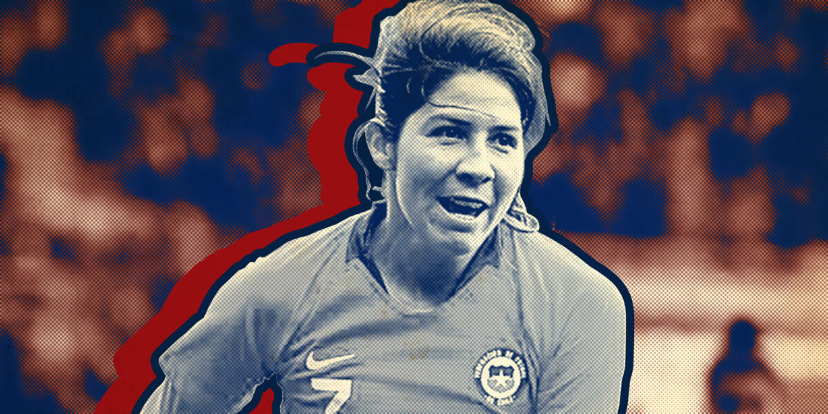 La imagen muestra a Carla Guerrero celebrando un gol. 