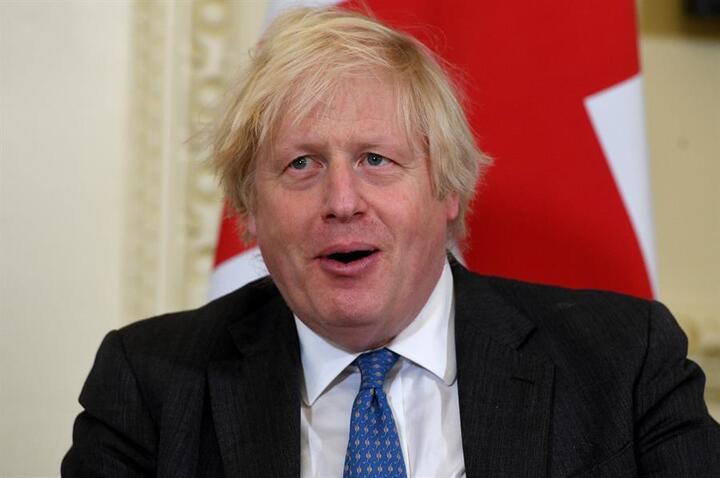 Boris Johnson sigue acumulando escándalos en Reino Unido: celebró su fiesta de cumpleaños en lugar cerrado pese a las restricciones, según TV